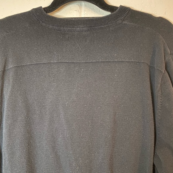 IZOD Men’s Sweater Size Medium V-Neck Pullover Black Long Sleeve - Picture 8 of 10